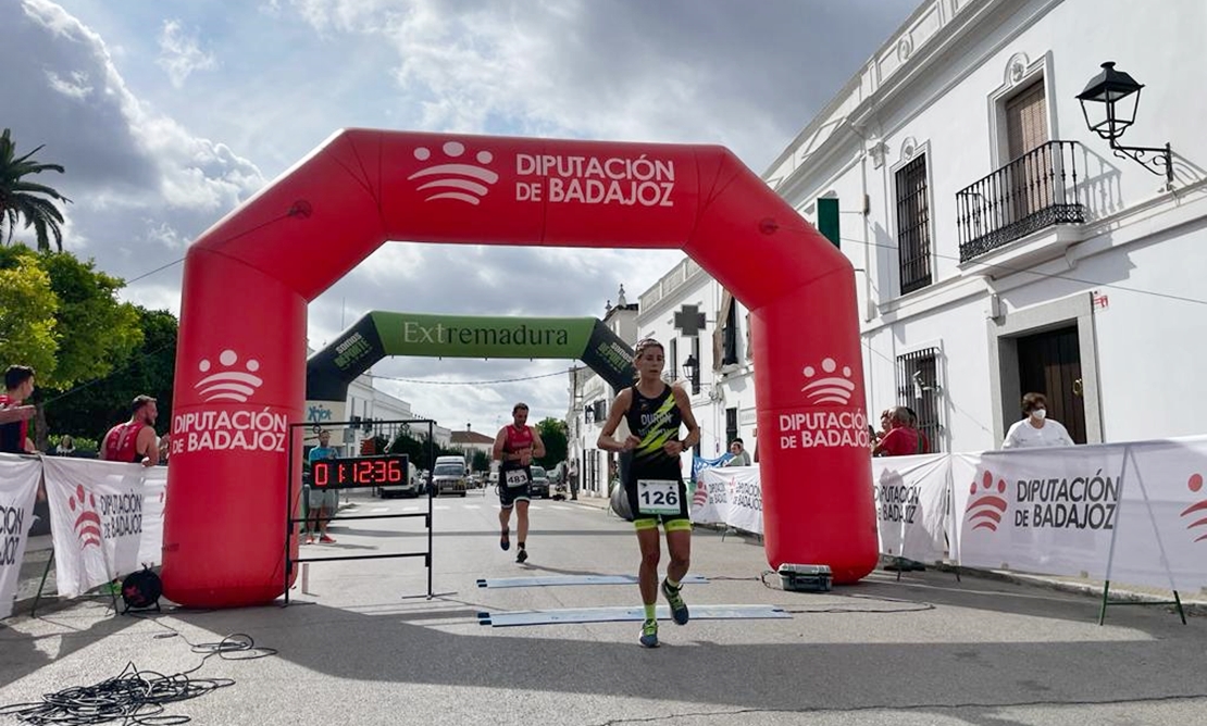 Fernando Méndez y Cristina Durán ganan el II Duatlón Cros Burguillos del Cerro Fernando Méndez y Cristina Durán ganan el II Duatlón Cros Burguillos del Cerro