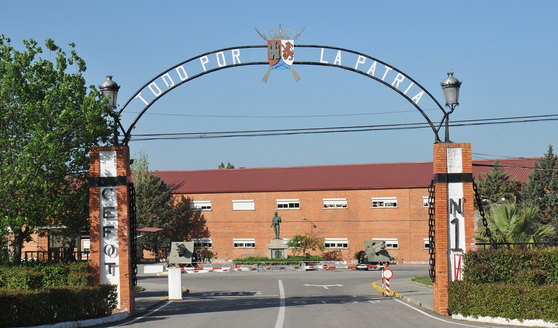 La ministra de Defensa visita el mayor centro docente de tropa del Ejército de Tierra en Cáceres