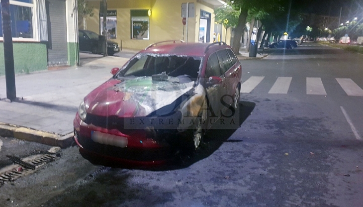 Nuevo incendio de madrugada en la barriada pacense de San Fernando (BA)