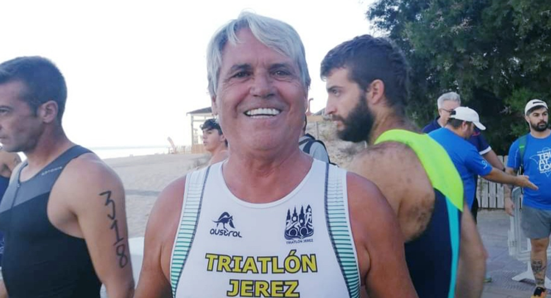 Nando Juglar consigue subir al pódium en el Triatlón Villa de Rota