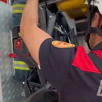 Bomberos españoles salvan la vida de una niña en Marruecos bajo los escombros