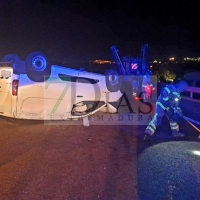 Excarcelado por los Bomberos de Badajoz tras un accidente en la N-523 (BA)