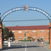 La ministra de Defensa visita el mayor centro docente de tropa del Ejército de Tierra en Cáceres