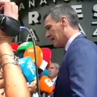 Sánchez visita la capilla ardiente de María Teresa Campos: “Rompió muchos techos de cristal”