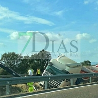 Vuelca un tráiler en la A-5
