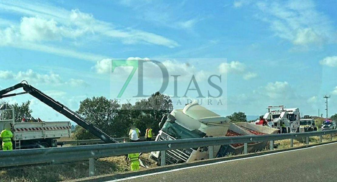Vuelca un tráiler en la A-5