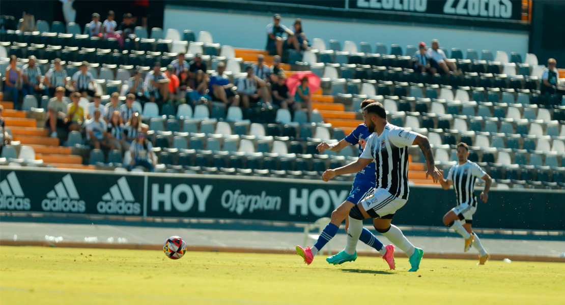 Carlos Cinta da la primera victoria al CD Badajoz