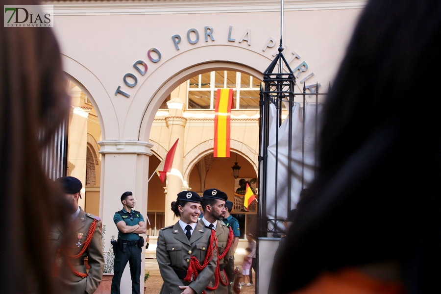 Desfile y medallas por el &#39;Día de la Fiesta Nacional&#39; en Badajoz