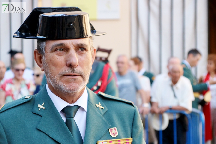 Desfile y medallas por el &#39;Día de la Fiesta Nacional&#39; en Badajoz