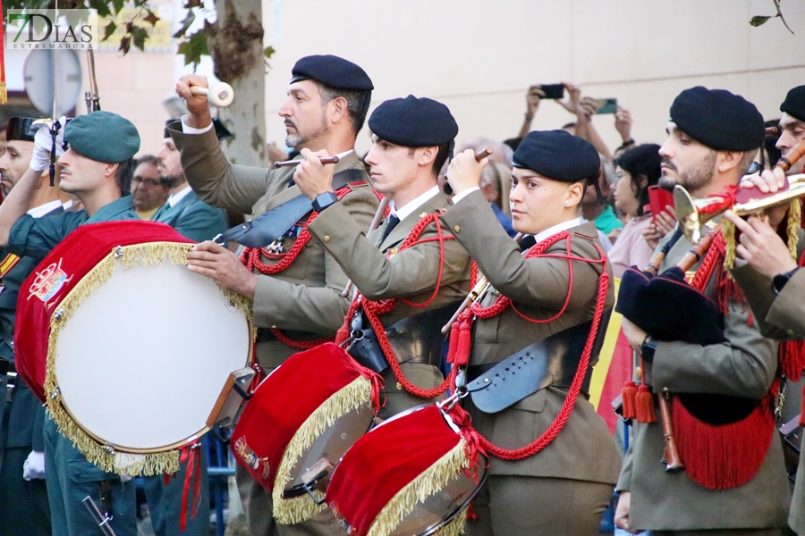 Desfile y medallas por el &#39;Día de la Fiesta Nacional&#39; en Badajoz