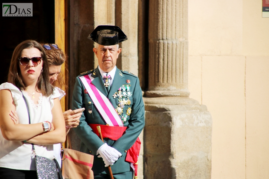 Desfile y medallas por el &#39;Día de la Fiesta Nacional&#39; en Badajoz