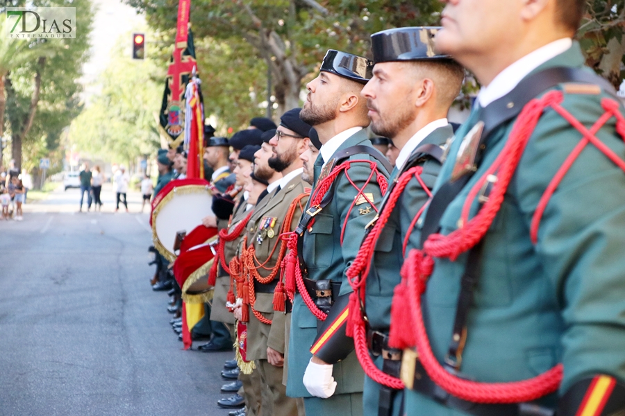 Desfile y medallas por el &#39;Día de la Fiesta Nacional&#39; en Badajoz