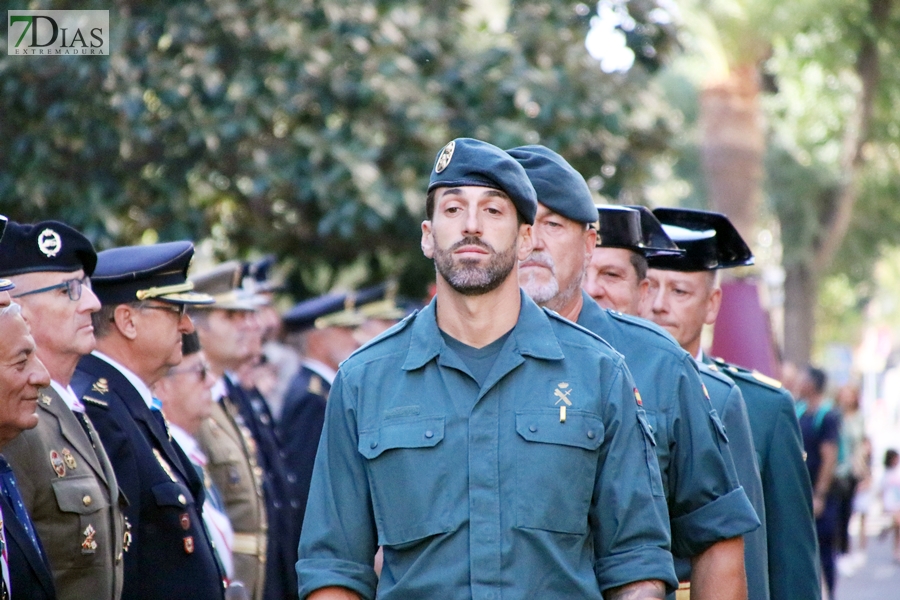 Desfile y medallas por el &#39;Día de la Fiesta Nacional&#39; en Badajoz