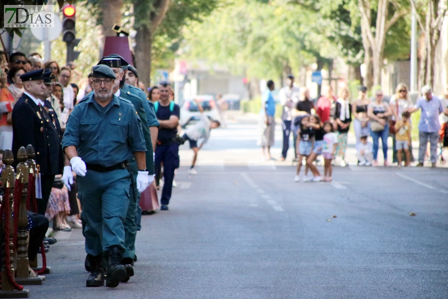 Desfile y medallas por el &#39;Día de la Fiesta Nacional&#39; en Badajoz