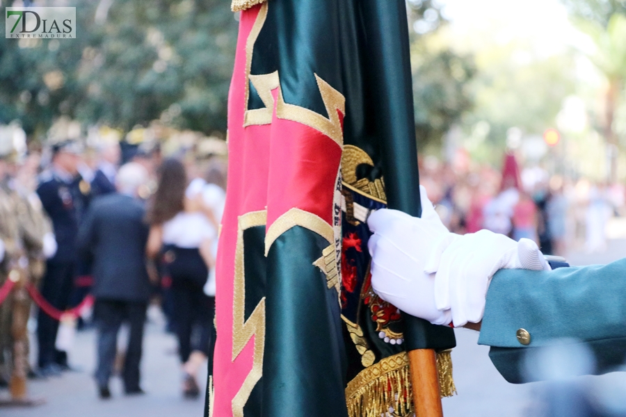 Desfile y medallas por el &#39;Día de la Fiesta Nacional&#39; en Badajoz