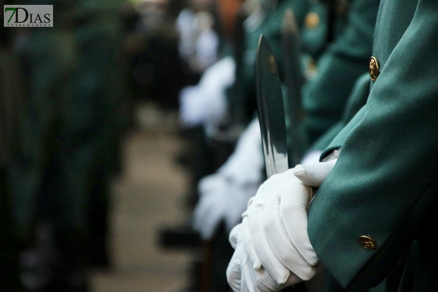 Desfile y medallas por el &#39;Día de la Fiesta Nacional&#39; en Badajoz