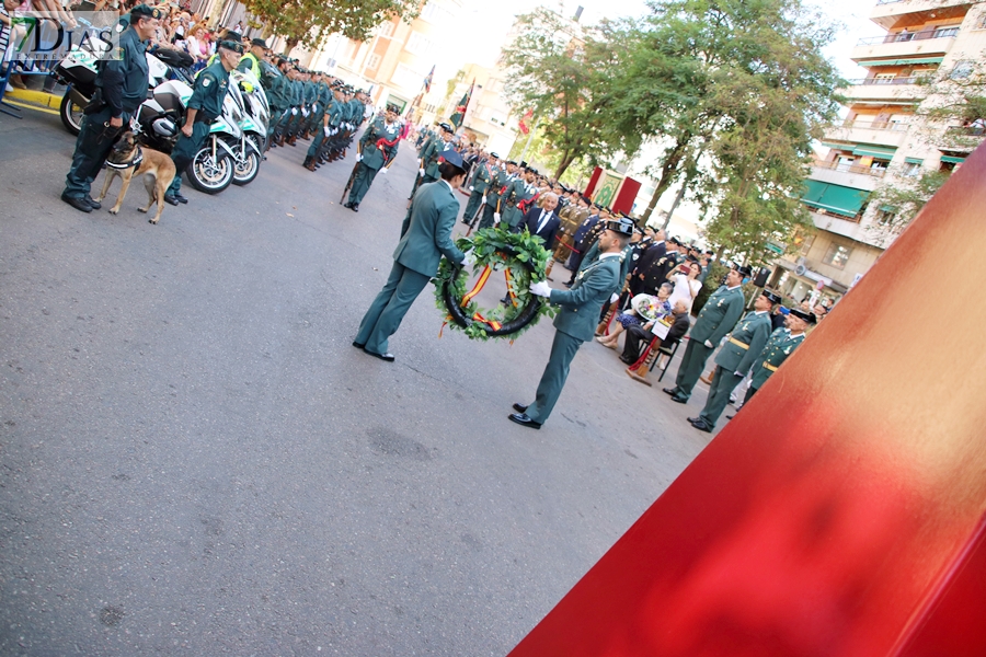 Desfile y medallas por el &#39;Día de la Fiesta Nacional&#39; en Badajoz