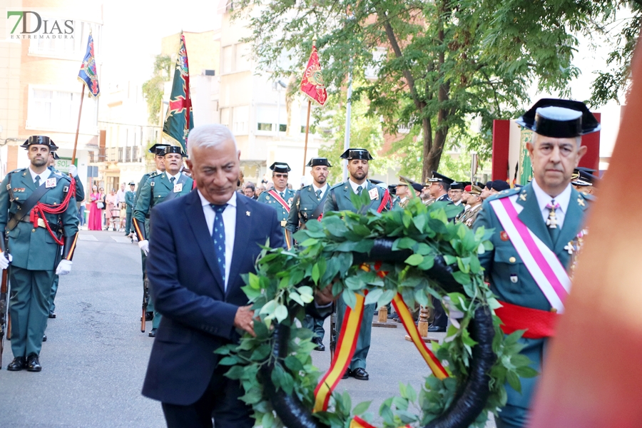 Desfile y medallas por el &#39;Día de la Fiesta Nacional&#39; en Badajoz