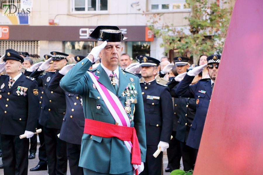 Desfile y medallas por el &#39;Día de la Fiesta Nacional&#39; en Badajoz