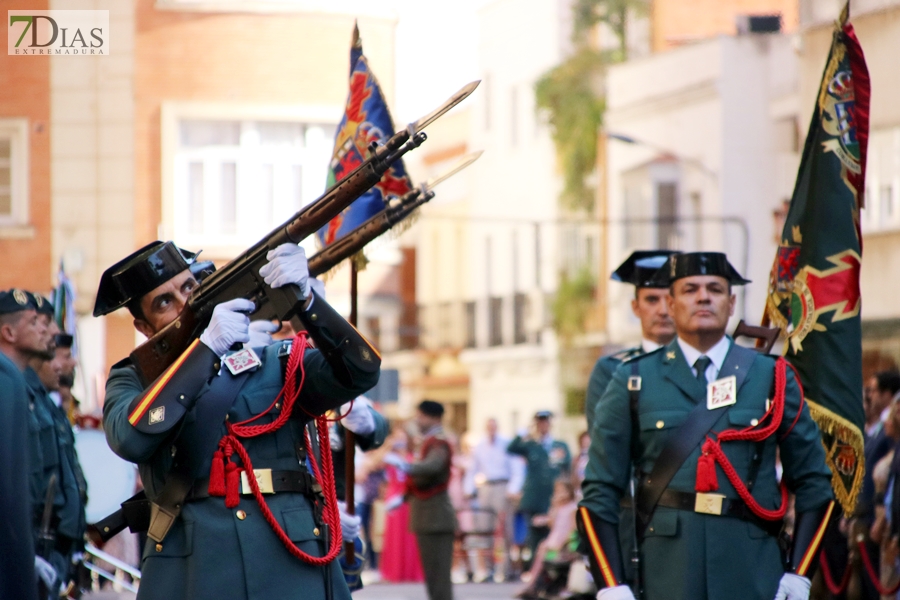 Desfile y medallas por el &#39;Día de la Fiesta Nacional&#39; en Badajoz