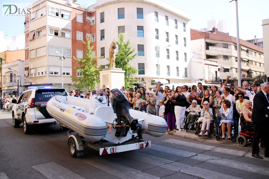 Desfile y medallas por el &#39;Día de la Fiesta Nacional&#39; en Badajoz