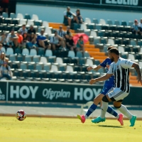 Carlos Cinta da la primera victoria al CD Badajoz
