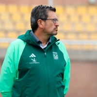Entrenador nuevo, derrota nueva: el CD Badajoz rompe el tópico