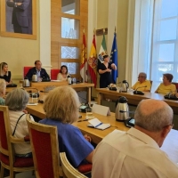 El alcalde se compromete a acondicionar más baños públicos en Cáceres El alcalde se compromete a acondicionar más baños públicos en Cáceres
