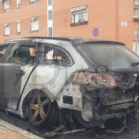 Un nuevo vehículo aparece calcinado en las calles de Badajoz