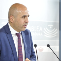 Tachan de inestable al gobierno de Guardiola y Vox en Extremadura