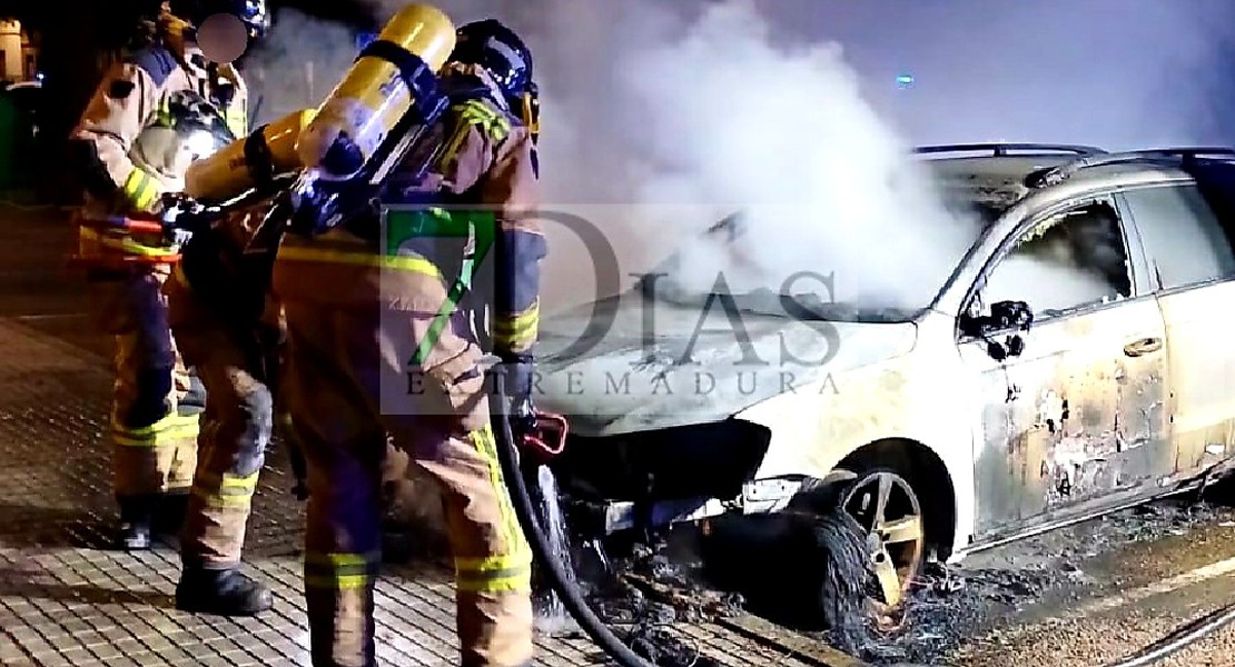Un nuevo vehículo se incendia en Badajoz en plena ola de delitos