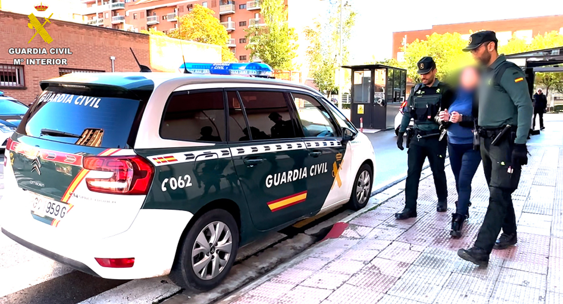 Una mujer abandona tres días a su hijo menor en casa y sin apenas comida