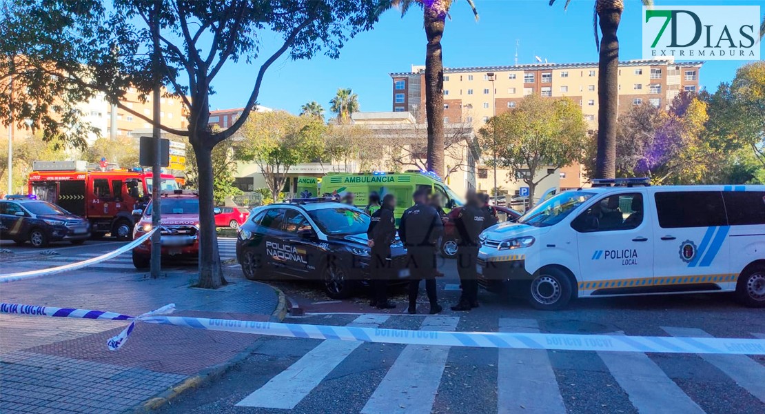 Dos mujeres quedan atrapadas bajo un coche tras ser atropelladas en Badajoz