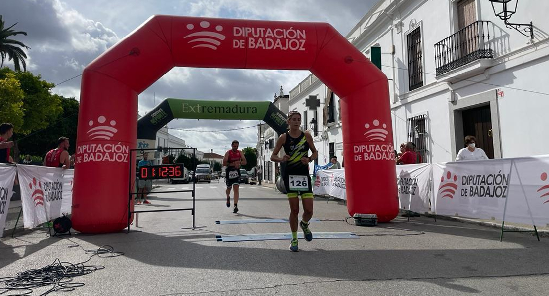 José Manuel López y Cristina Durán se mantienen líderes del Circuito Extremeño de Duatlón