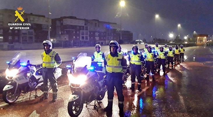 La Escuela de Tráfico de la Guardia Civil de Mérida tiñe de amarillo y verde la provincia de Badajoz