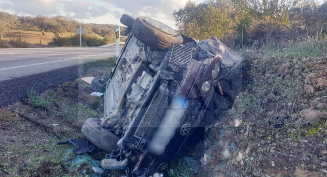 Atrapados tras un accidente en la EX-112 (BA)