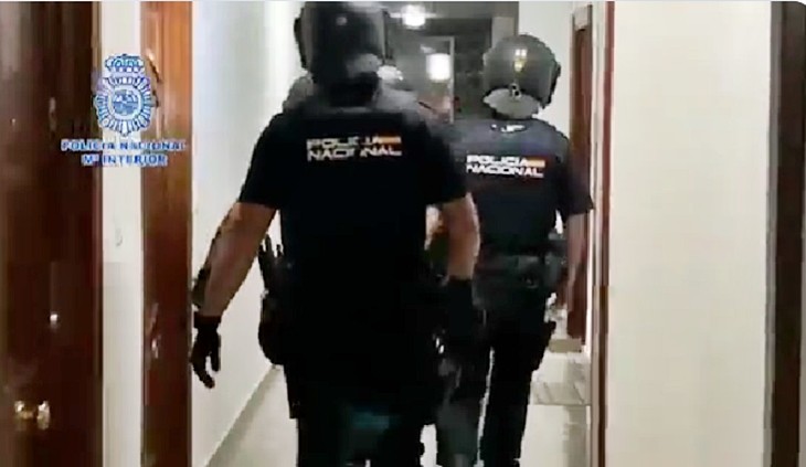 Asaltan un club de alterne donde retienen a empleados y clientes