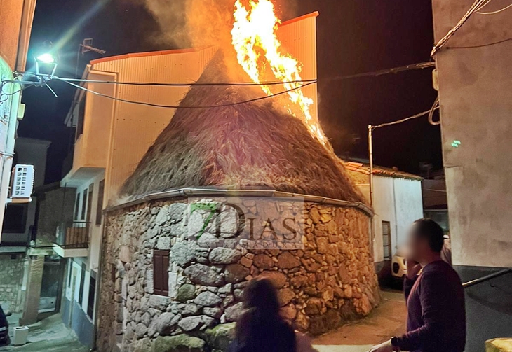 Arde el Centro de Interpretación del Cabrero en Cabezabellosa Arde el Centro de Interpretación del Cabrero en Cabezabellosa