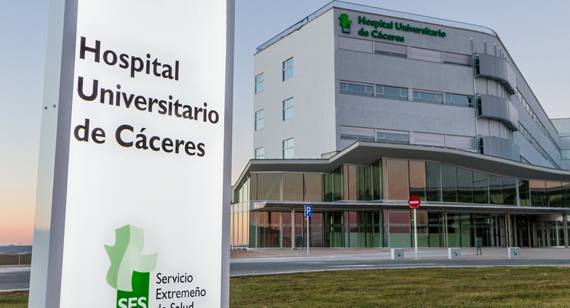 Trasladado al Hospital tras volcar su coche en Cáceres