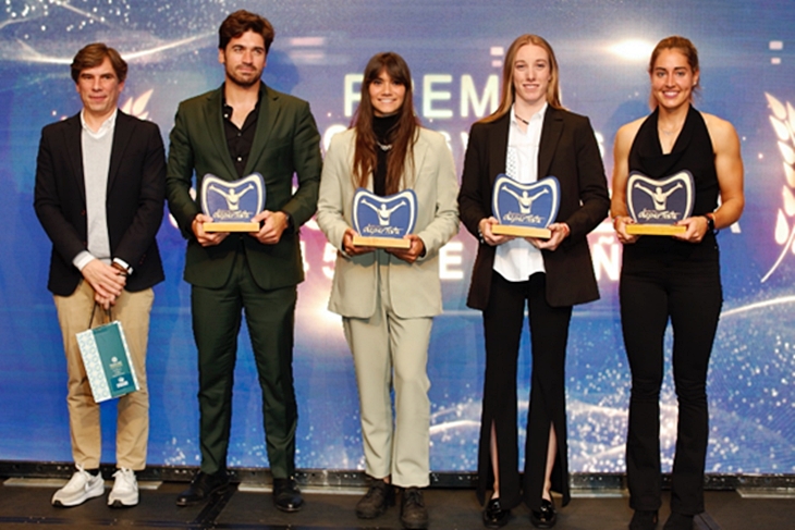 La piragüista extremeña Estefanía Fernández galardonada en unos premios internacionales La piragüista extremeña Estefanía Fernández galardonada en unos premios internacionales