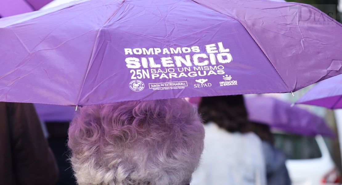 Alrededor de 1.000 personas se manifiestan contra la Violencia de Género en Badajoz