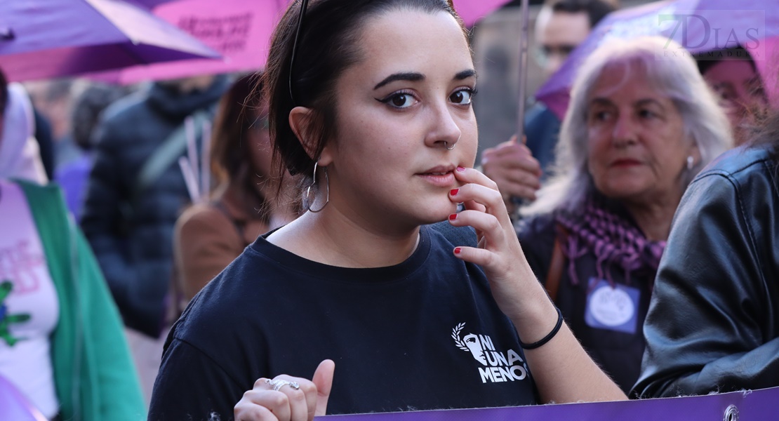 Alrededor de 1.000 personas se manifiestan contra la Violencia de Género en Badajoz