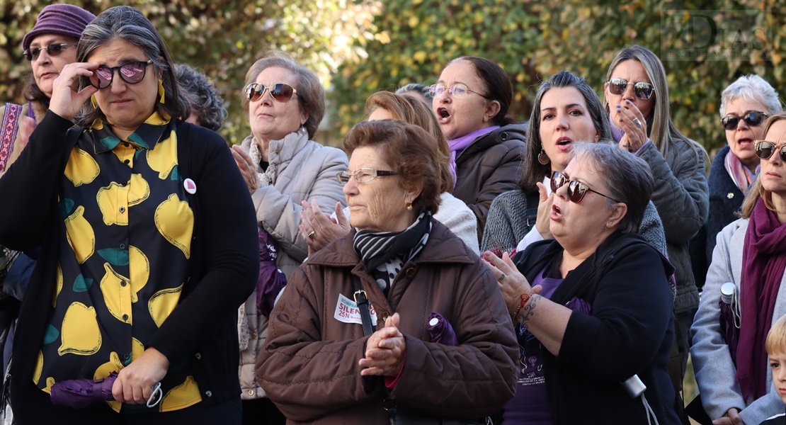 Alrededor de 1.000 personas se manifiestan contra la Violencia de Género en Badajoz