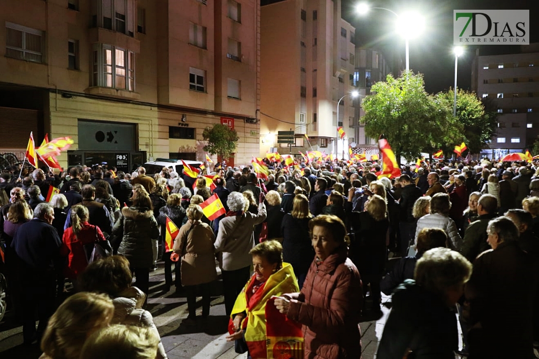 Miles de personas se manifiestan contra la amnistía en Badajoz