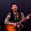 Imágenes del concierto de Flako Rodríguez en el Hospital Centro Vivo de Badajoz
