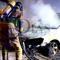 Un nuevo vehículo se incendia en Badajoz en plena ola de delitos