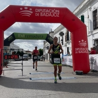 José Manuel López y Cristina Durán se mantienen líderes del Circuito Extremeño de Duatlón