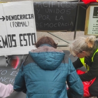 La Junta Democrática convoca al pueblo español a las puertas del Congreso