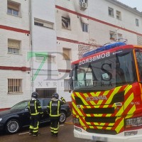 Bomberos del CPEI salvan la vida a varias personas en un incendio en Montijo