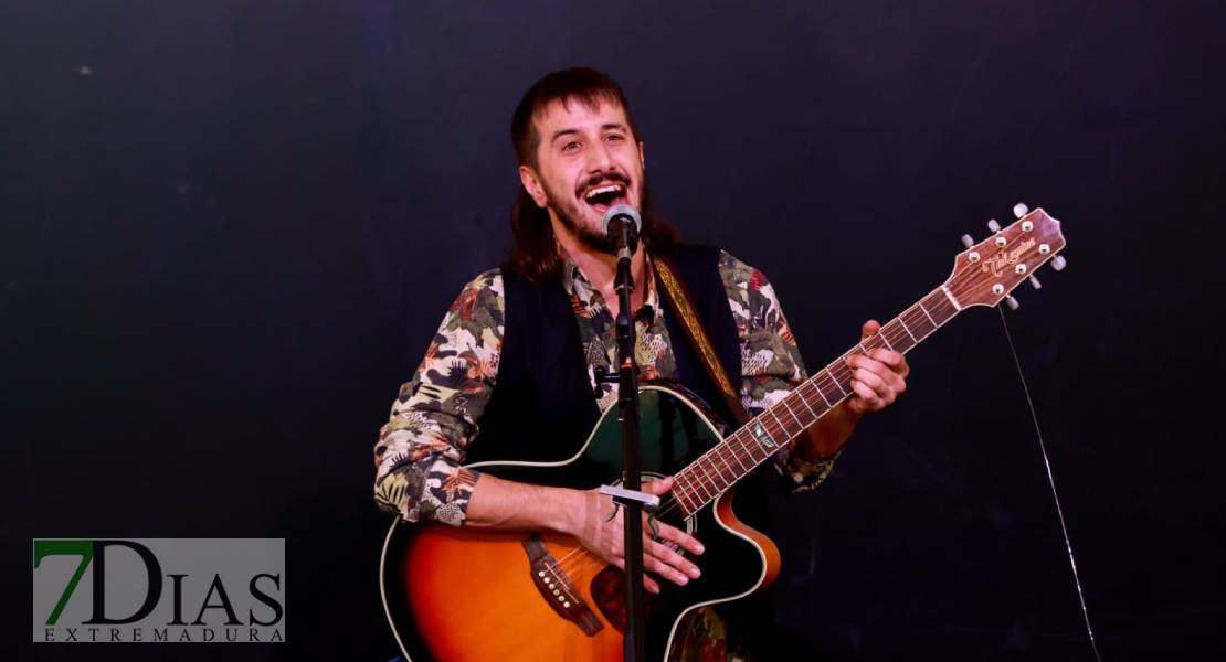 Imágenes del concierto de Flako Rodríguez en el Hospital Centro Vivo de Badajoz